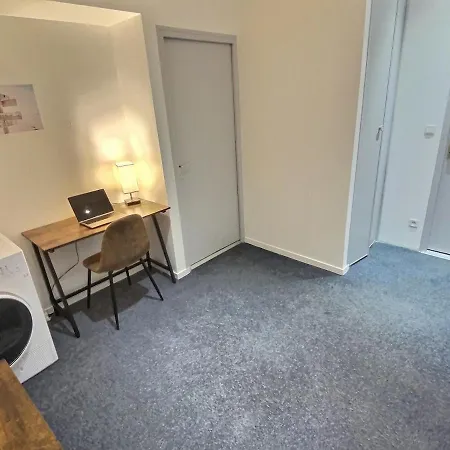 Downtown Cozy 2 Bedrooms Public Parking Апартаменты *