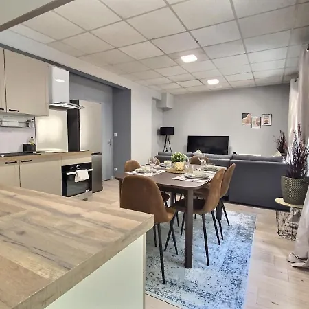 Downtown Cozy 2 Bedrooms Public Parking 아파트
