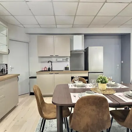 Downtown Cozy 2 Bedrooms Public Parking 아파트