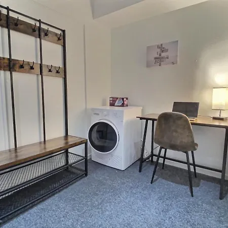 Downtown Cozy 2 Bedrooms Public Parking 아파트 르망