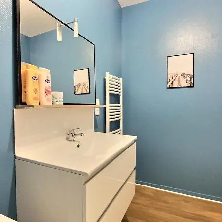 Downtown Cozy 2 Bedrooms Public Parking * 르망