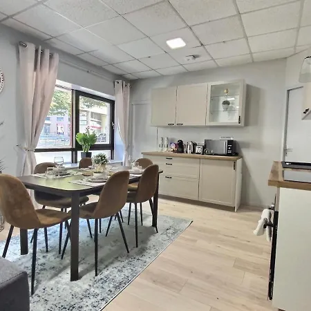 Downtown Cozy 2 Bedrooms Public Parking *