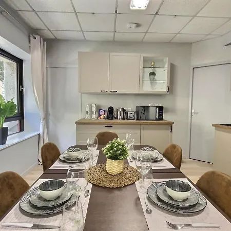 Downtown Cozy 2 Bedrooms Public Parking