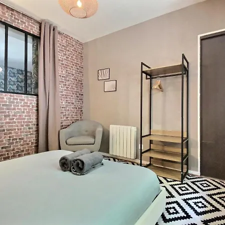 Downtown Cozy 2 Bedrooms Public Parking Апартаменты *