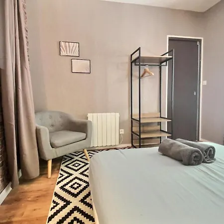 Downtown Cozy 2 Bedrooms Public Parking 르망